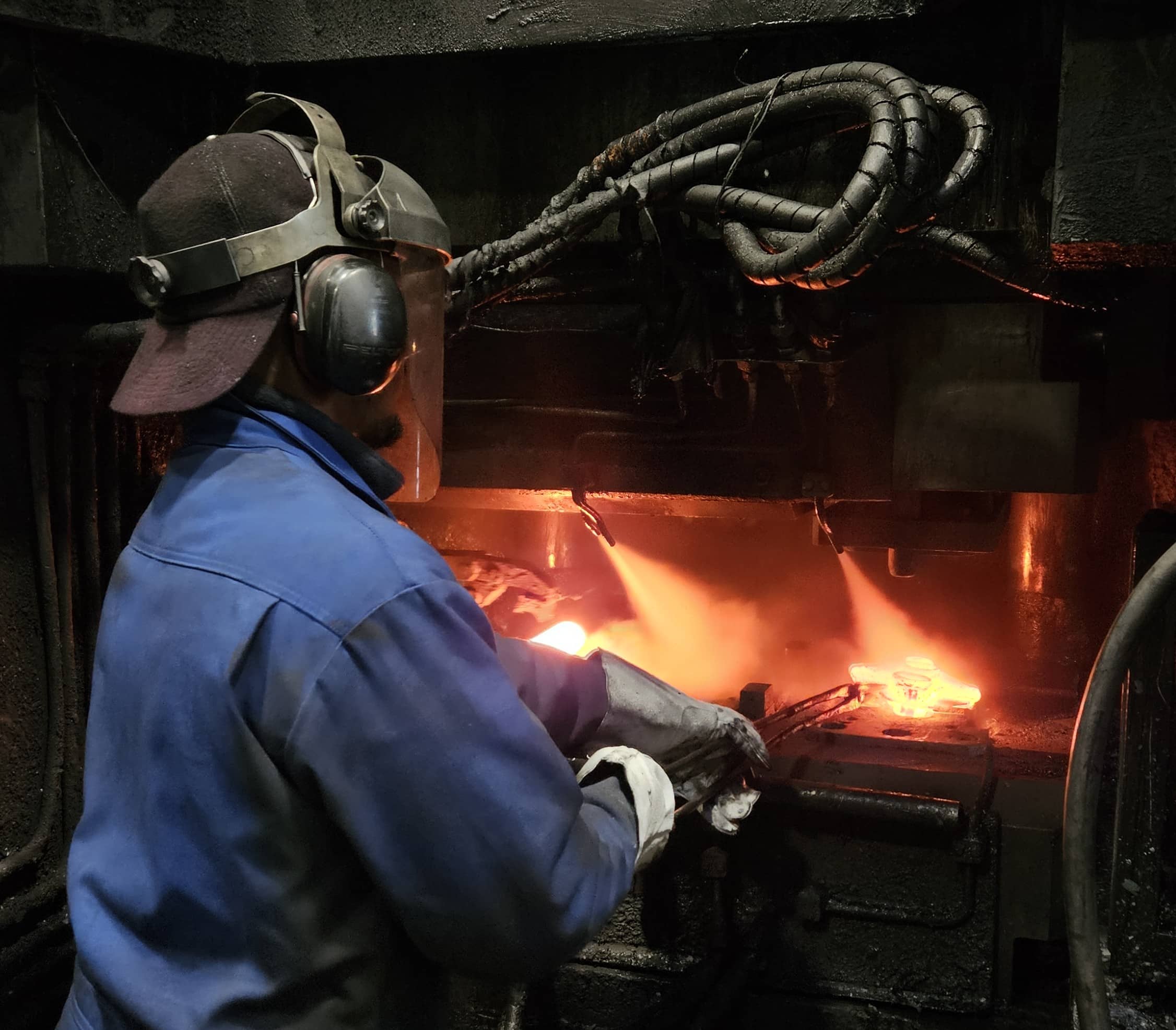 FORGE et USINAGE
de PIÈCES de PRÉCISION